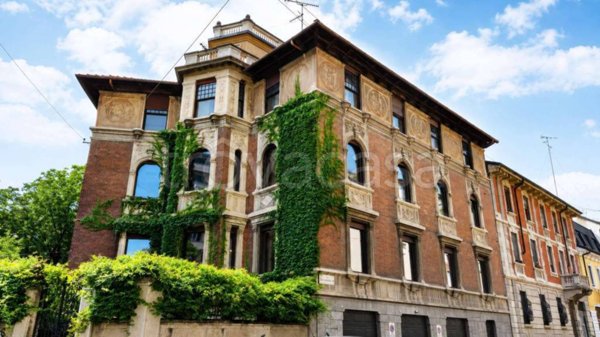 ufficio in vendita a Milano in zona Città Studi