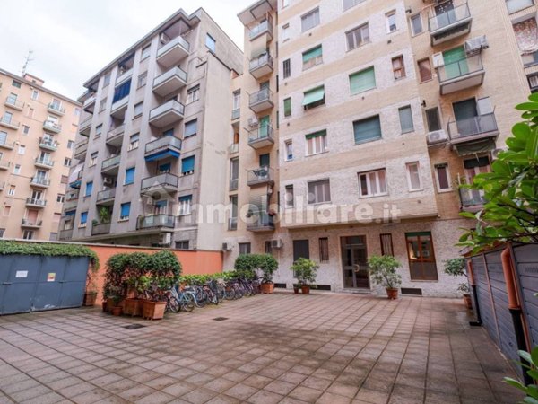 appartamento in vendita a Milano in zona Lorenteggio