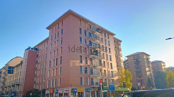 appartamento in vendita a Milano in zona Lorenteggio