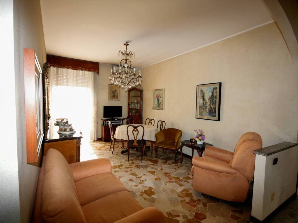 appartamento in vendita a Milano in zona Piazzale Lodi