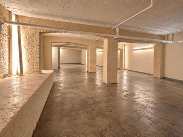 locale commerciale in vendita a Milano