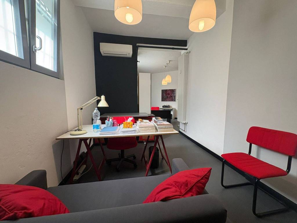 ufficio in vendita a Milano in zona Città Studi