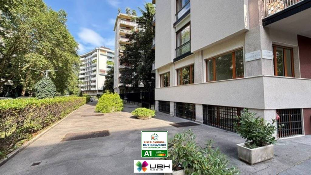 appartamento in vendita a Milano in zona De Angeli