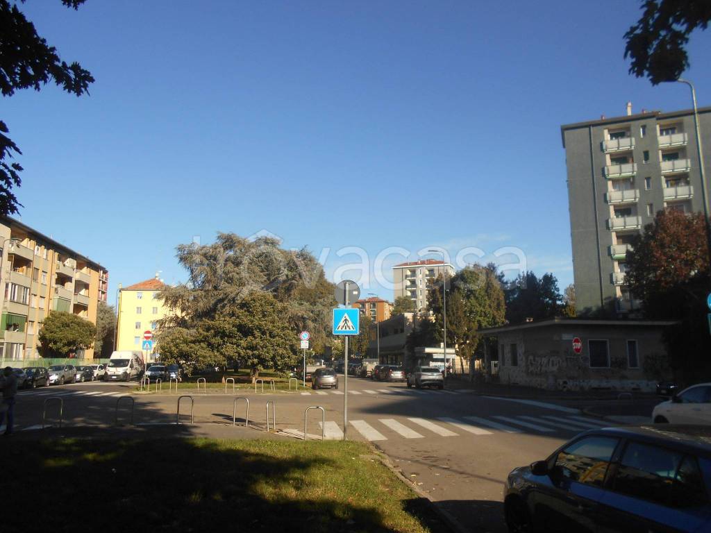 appartamento in vendita a Milano in zona Lorenteggio
