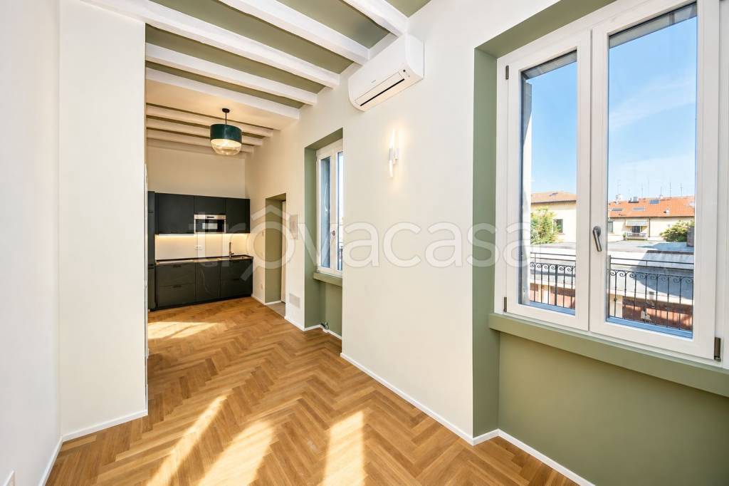 appartamento in vendita a Milano in zona Baggio