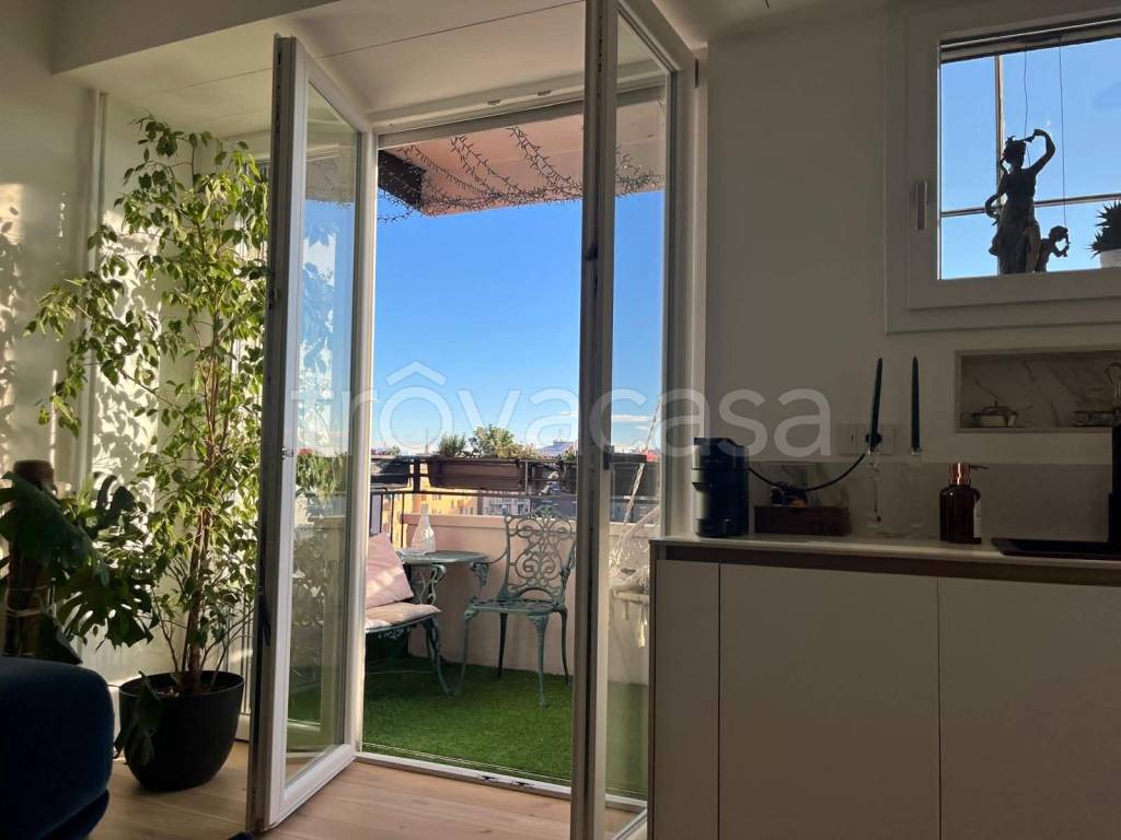 appartamento in vendita a Milano in zona Lorenteggio