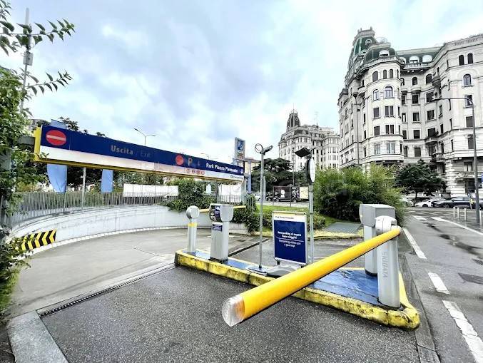 ufficio in vendita a Milano in zona De Angeli