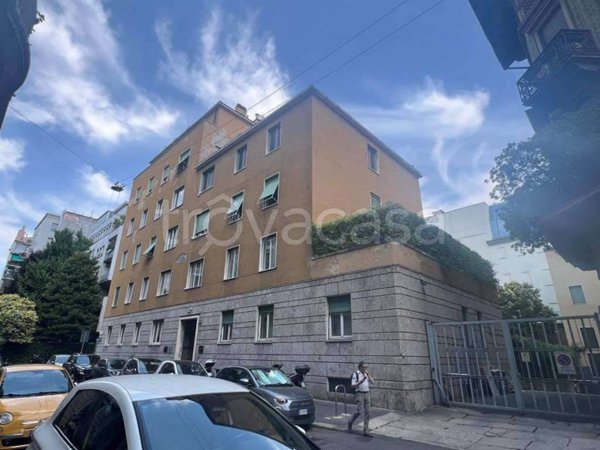 appartamento in vendita a Milano in zona Porta Tenaglia