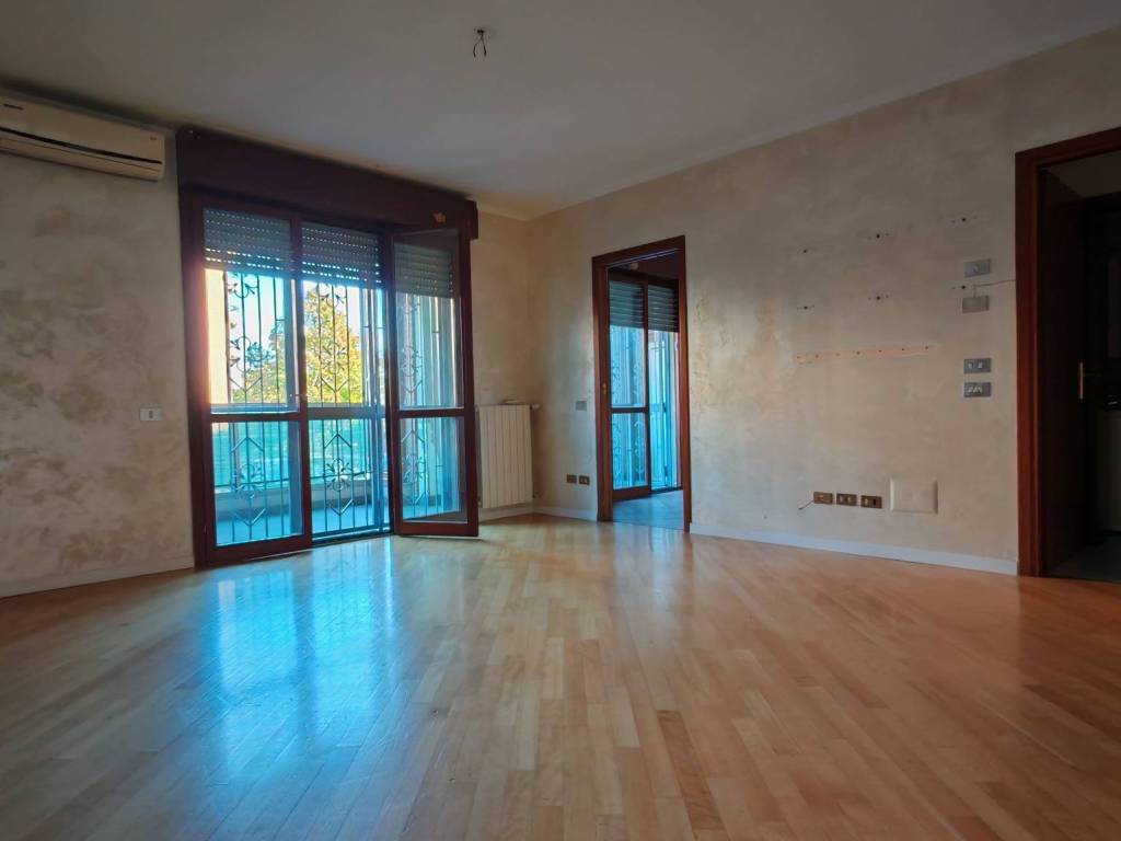 appartamento in vendita a Milano in zona Famagosta