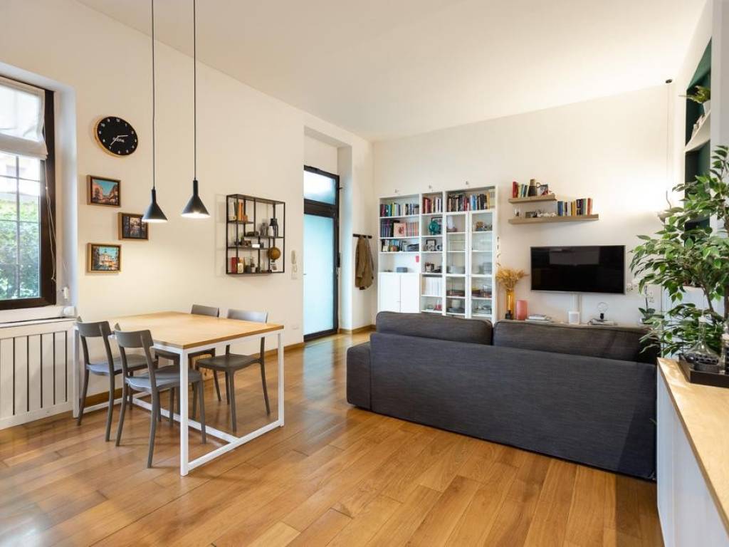 appartamento in vendita a Milano in zona De Angeli