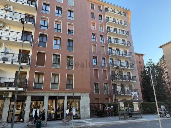 appartamento in vendita a Milano in zona Lorenteggio