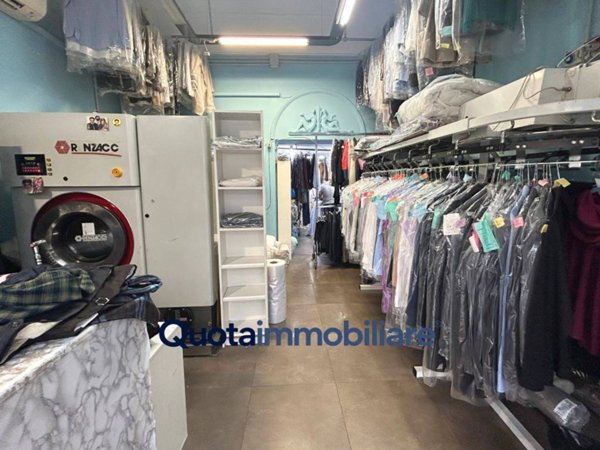 locale commerciale in vendita a Milano in zona Isola
