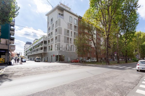 appartamento in vendita a Milano in zona Lorenteggio