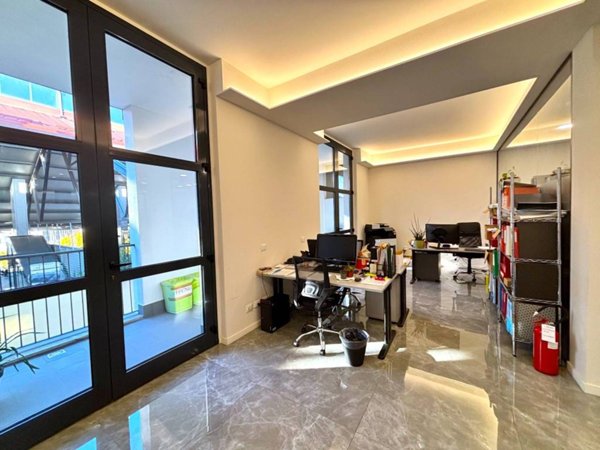 ufficio in vendita a Milano in zona Gratosoglio