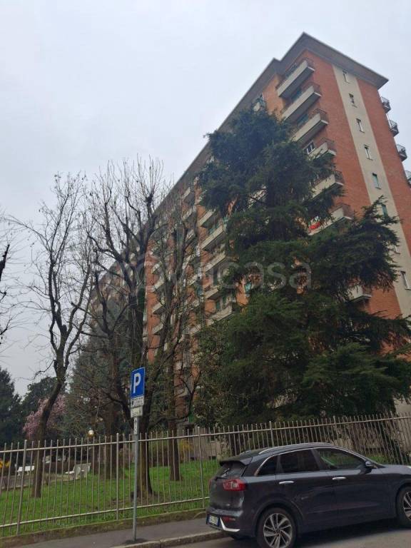 appartamento in vendita a Milano in zona QT8