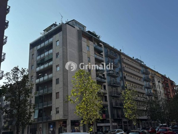 appartamento in vendita a Milano in zona Lorenteggio