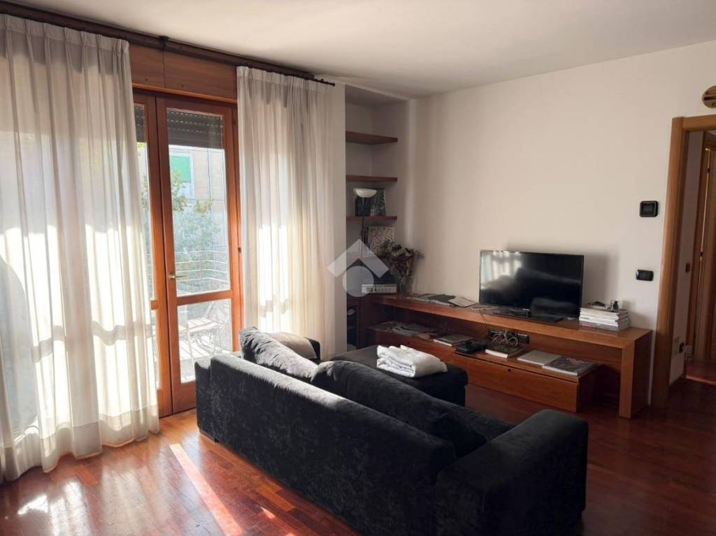appartamento in vendita a Milano in zona Famagosta