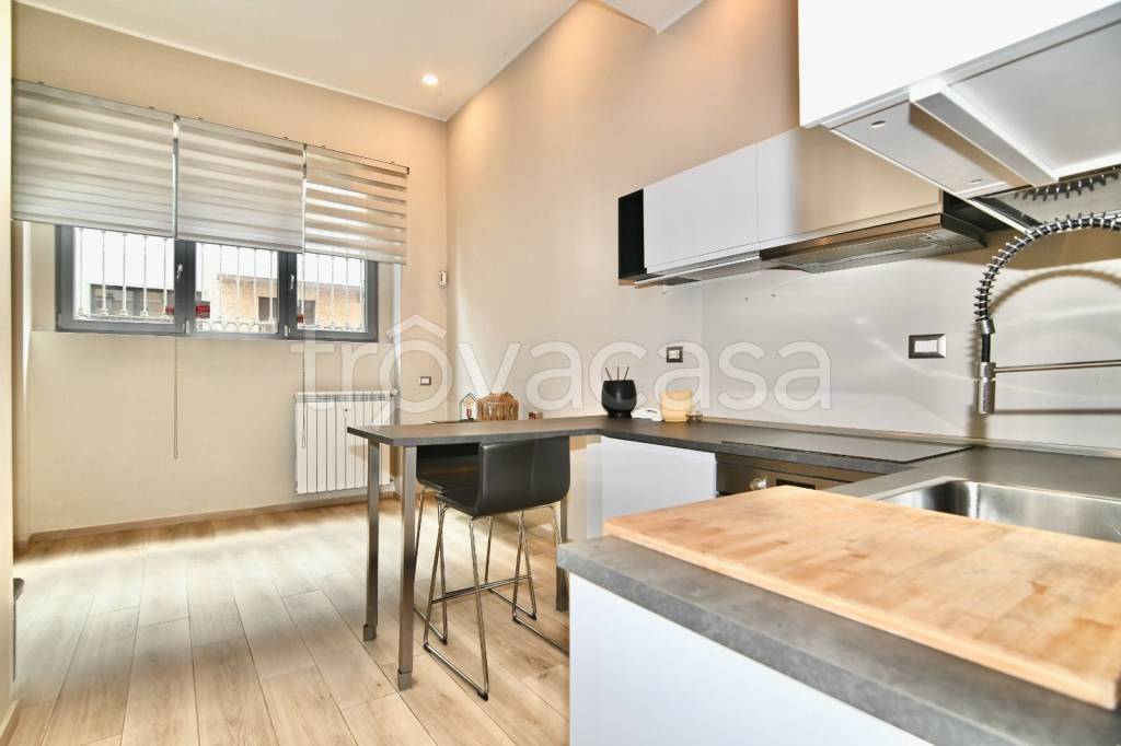 appartamento in vendita a Milano in zona Ponte Seveso