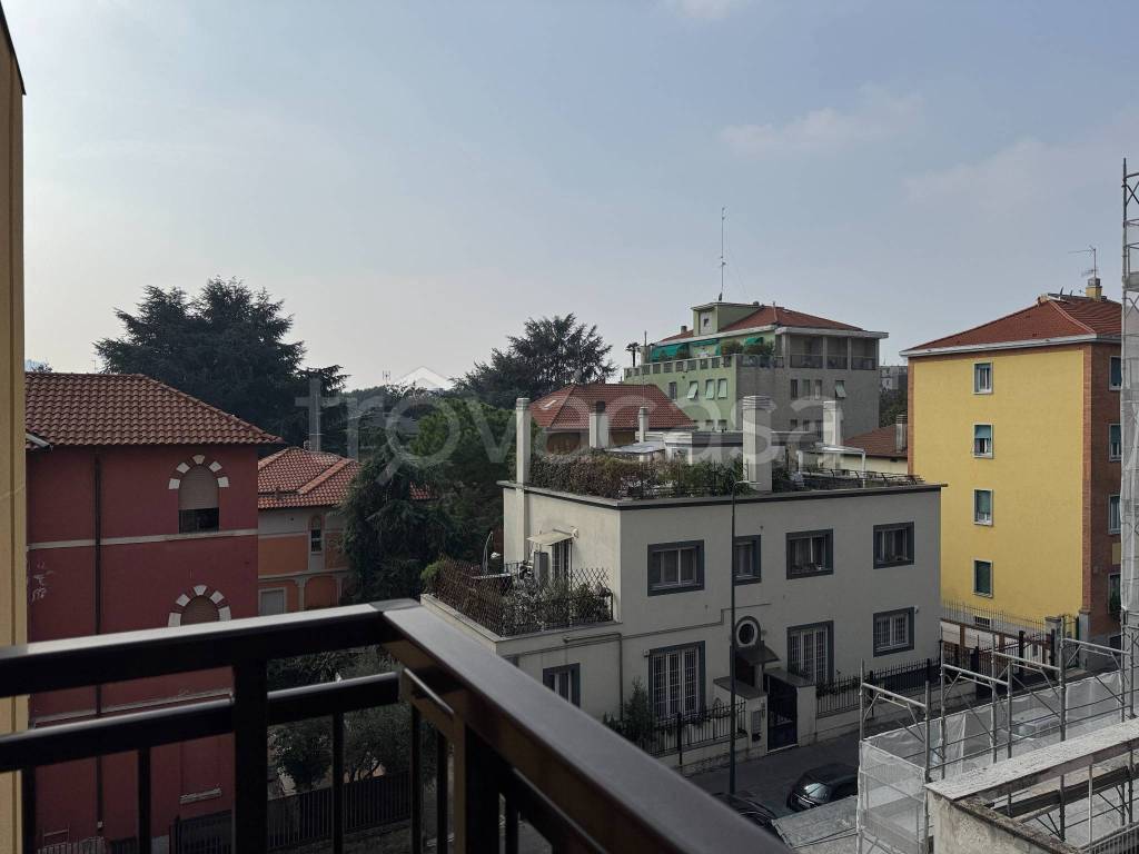 appartamento in vendita a Milano in zona Montalbino