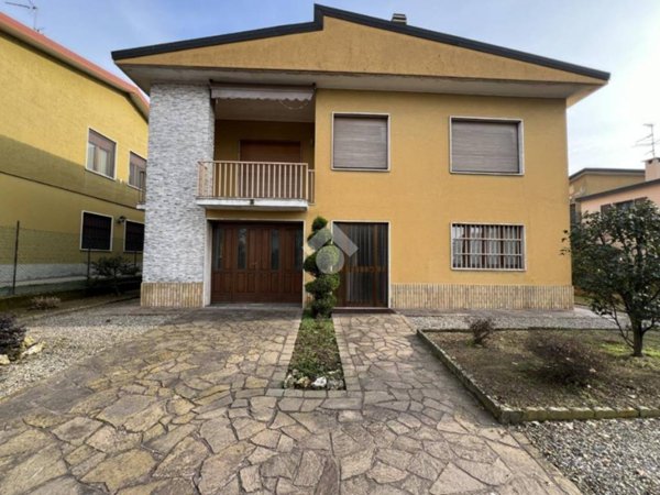 casa indipendente in vendita a Morimondo