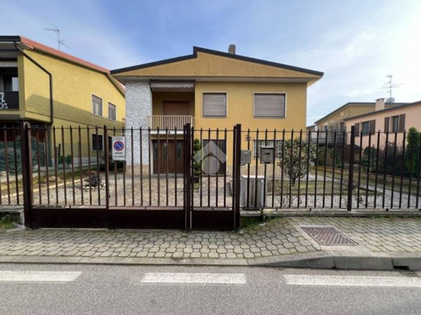 casa indipendente in vendita a Morimondo