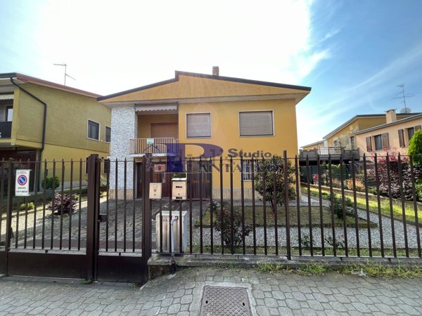casa indipendente in vendita a Morimondo