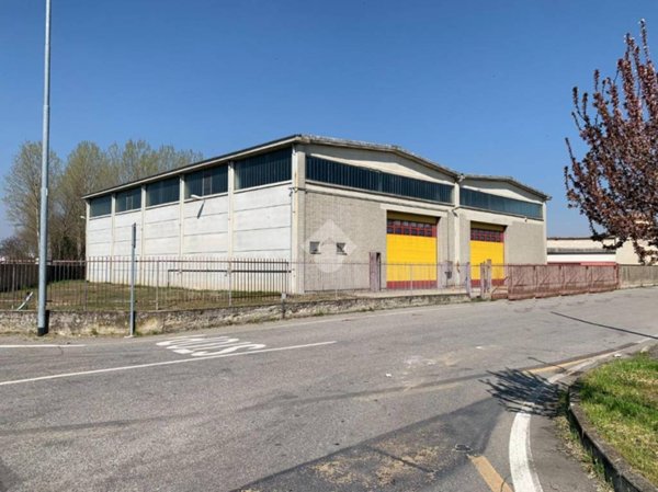 locale commerciale in vendita a Motta Visconti