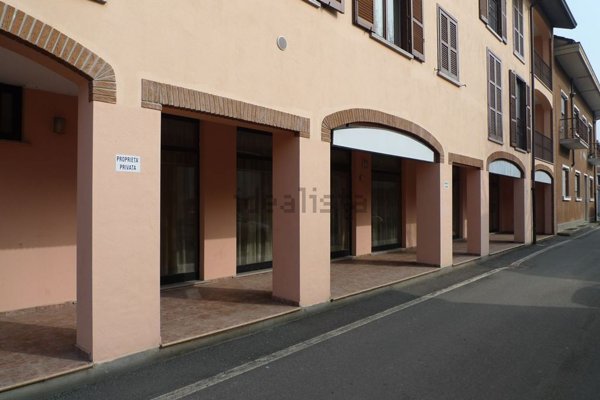 locale commerciale in vendita a Motta Visconti