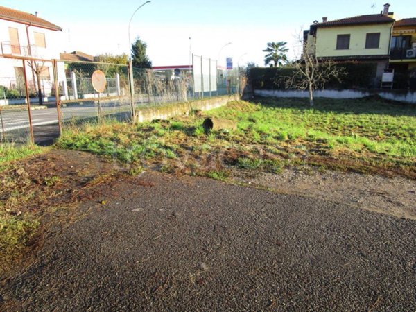 terreno edificabile in vendita a Motta Visconti