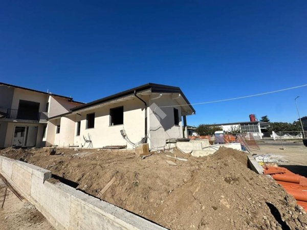 casa indipendente in vendita a Motta Visconti