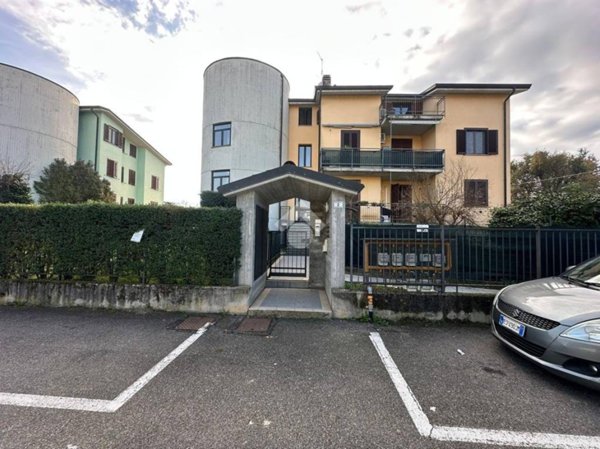 negozio in vendita a Motta Visconti