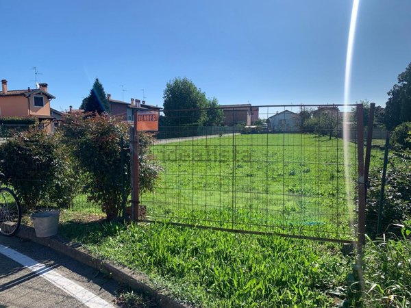 terreno edificabile in vendita a Motta Visconti