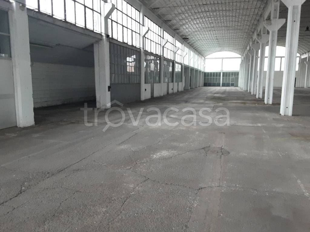 locale commerciale in vendita a Motta Visconti