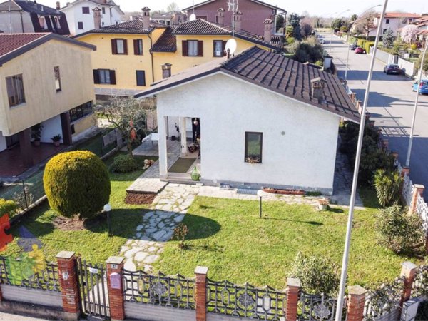 casa indipendente in vendita a Motta Visconti