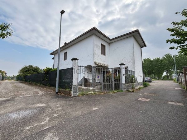 casa indipendente in vendita a Motta Visconti