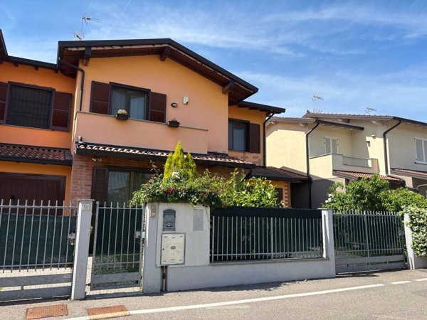 casa indipendente in vendita a Motta Visconti