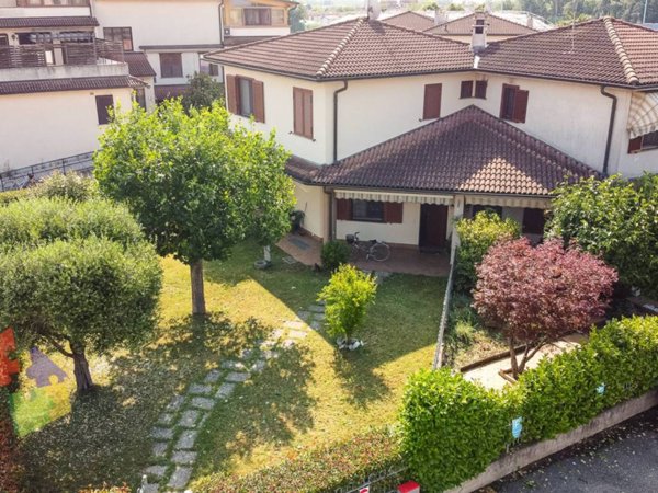 casa indipendente in vendita a Motta Visconti