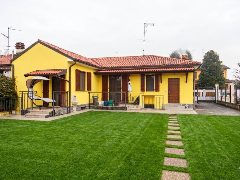 casa indipendente in vendita a Motta Visconti