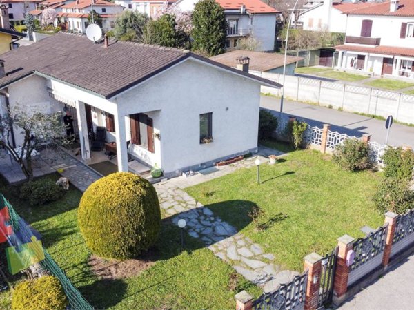 casa indipendente in vendita a Motta Visconti