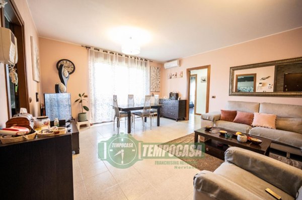 appartamento in vendita a Nerviano in zona Cantone