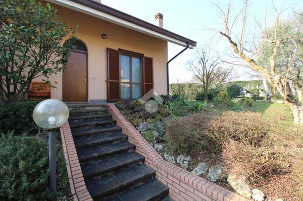 casa indipendente in vendita a Nerviano in zona Cantone
