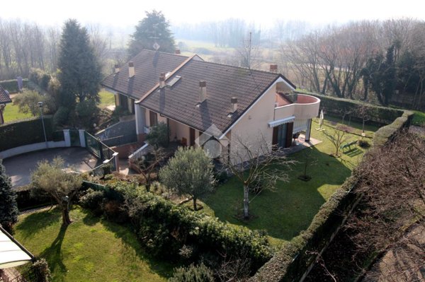 casa indipendente in vendita a Nerviano in zona Cantone