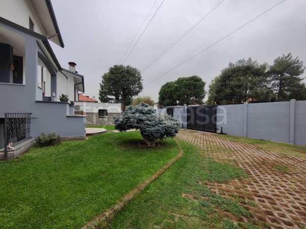 casa indipendente in vendita a Nerviano in zona Garbatola