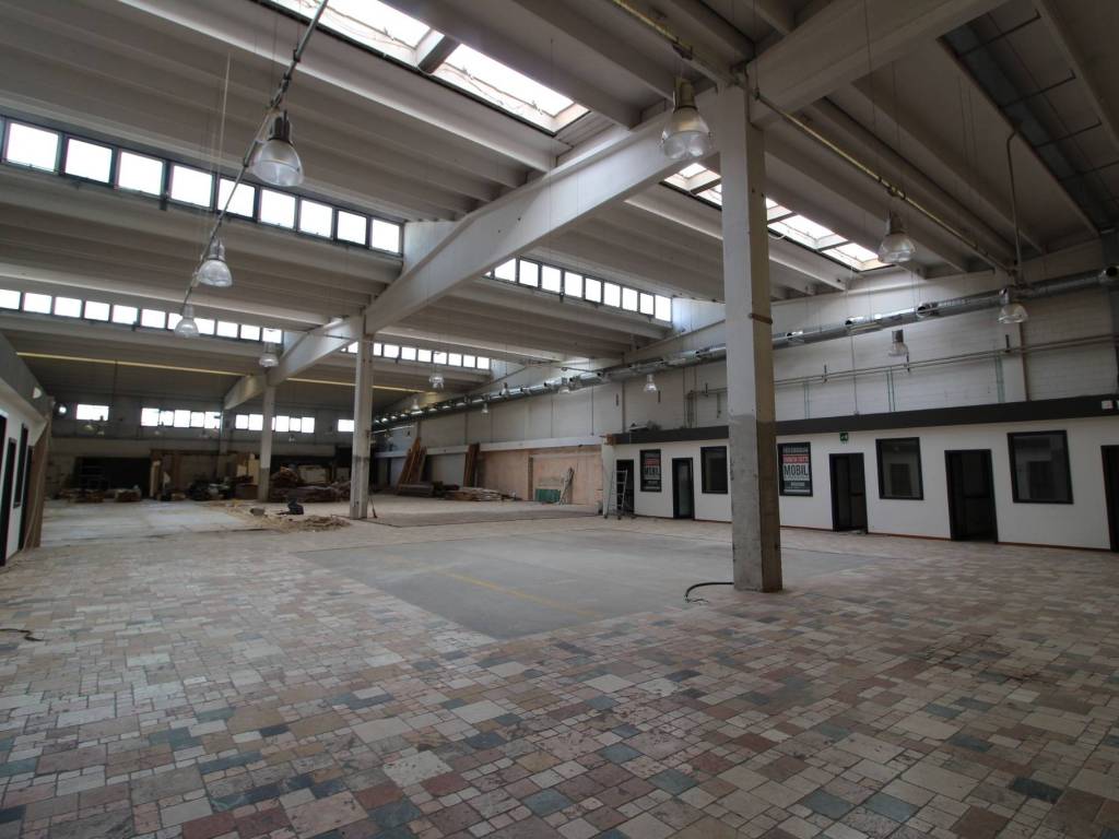 locale commerciale in vendita a Nerviano