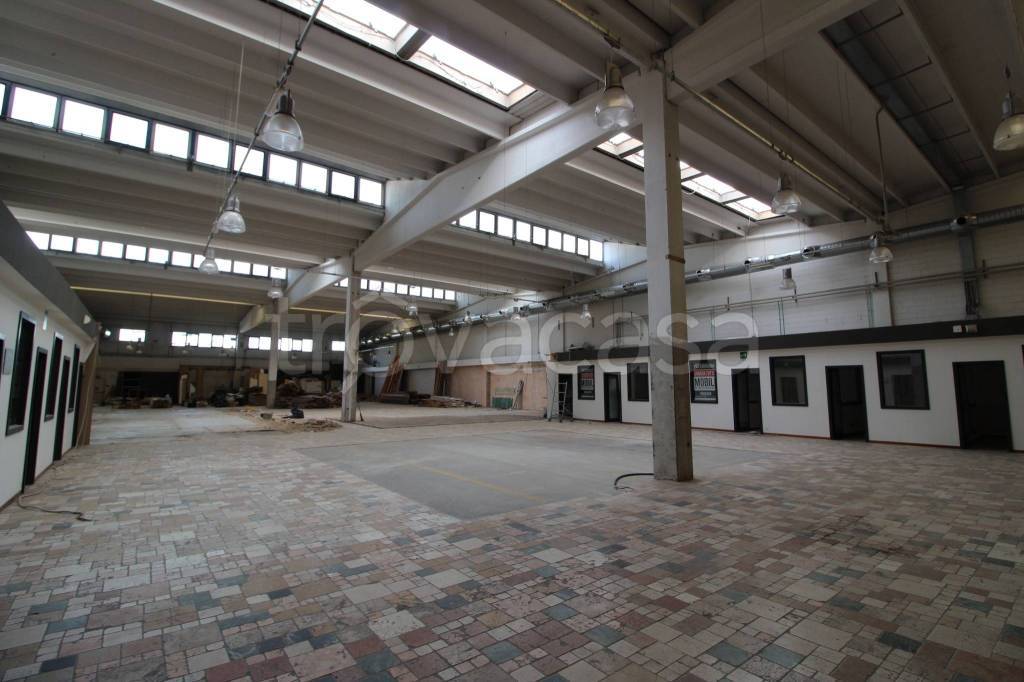 locale commerciale in vendita a Nerviano