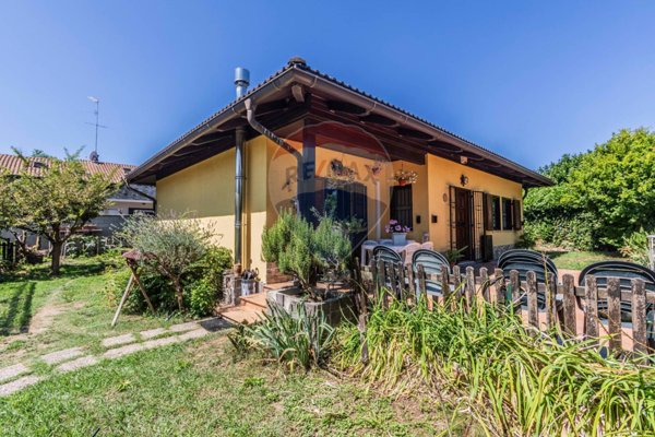 casa indipendente in vendita a Nerviano in zona Cantone