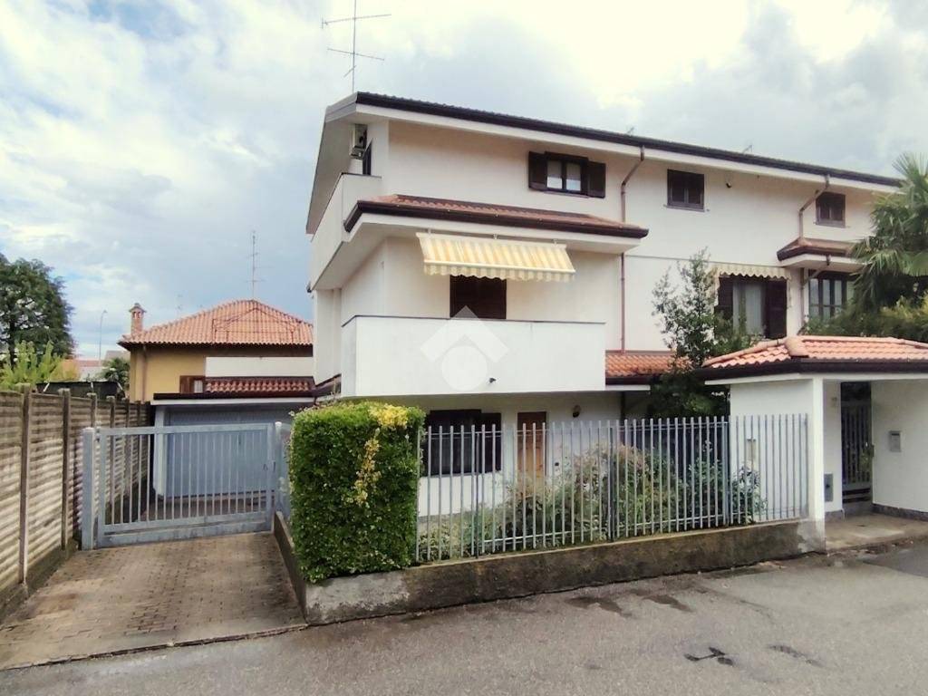 casa indipendente in vendita a Nerviano