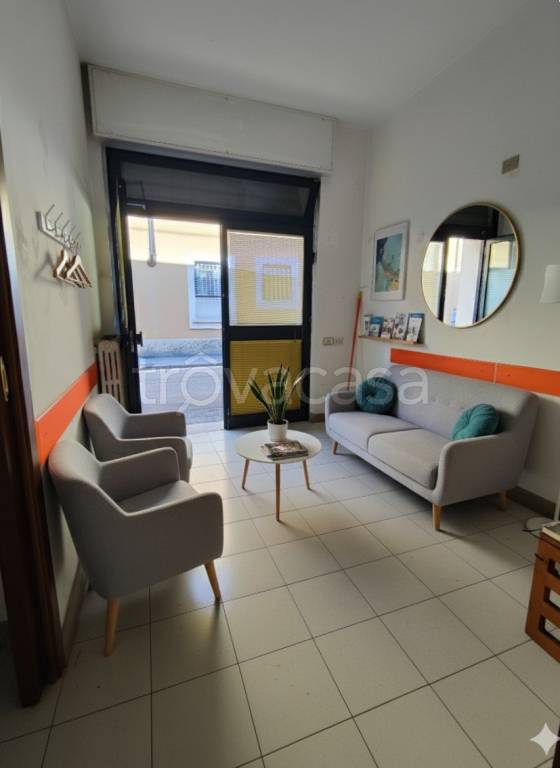 negozio in vendita a Nerviano in zona Sant'Ilario