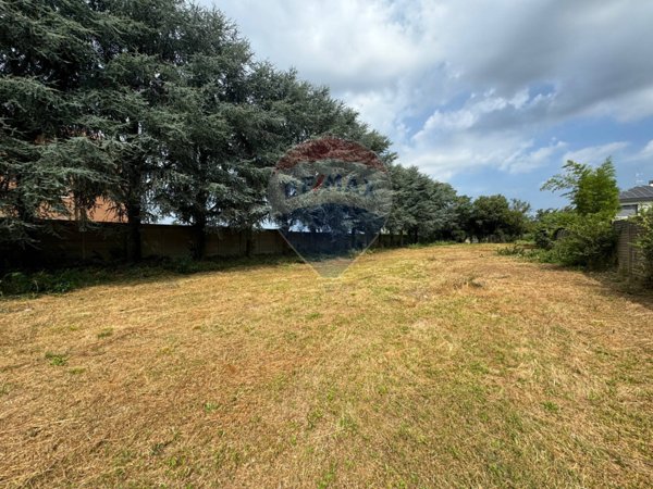 terreno edificabile in vendita a Nerviano