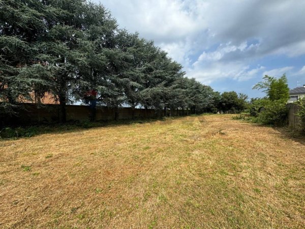 terreno edificabile in vendita a Nerviano in zona Sant'Ilario